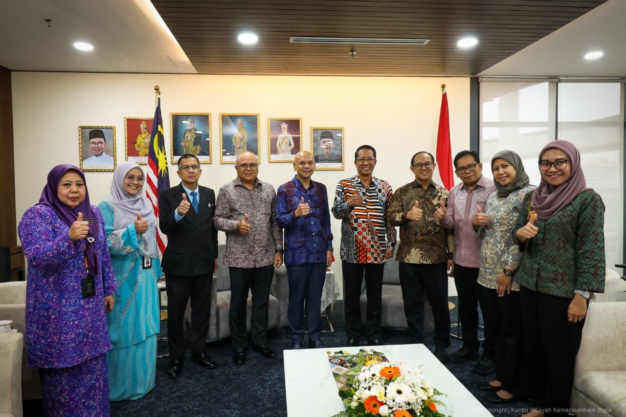 07B3E74D C61F 4BF6 98F8 40DA82E6DB06