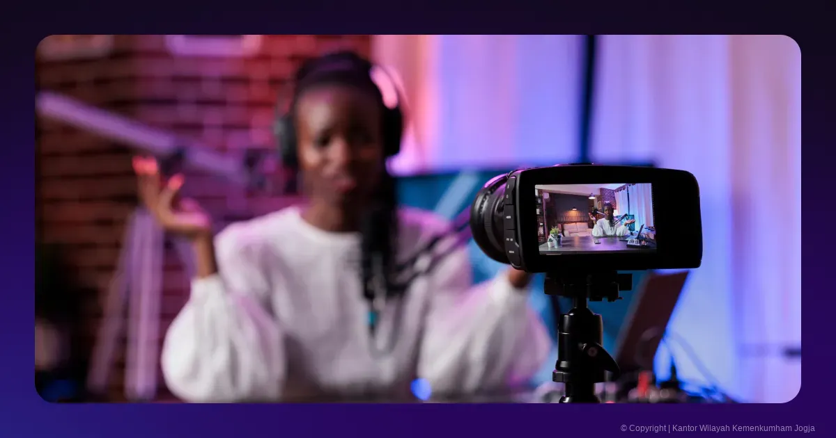 6733568312fda25c13fe71c5 Content creator filming themselves in front of a camera on a tripod