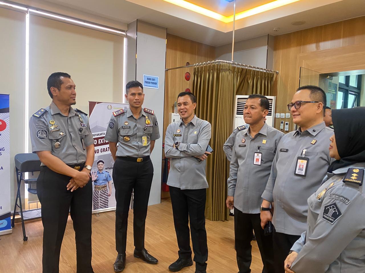 B74E6947 4D0E 47D2 8423 8B4FA0895B9F