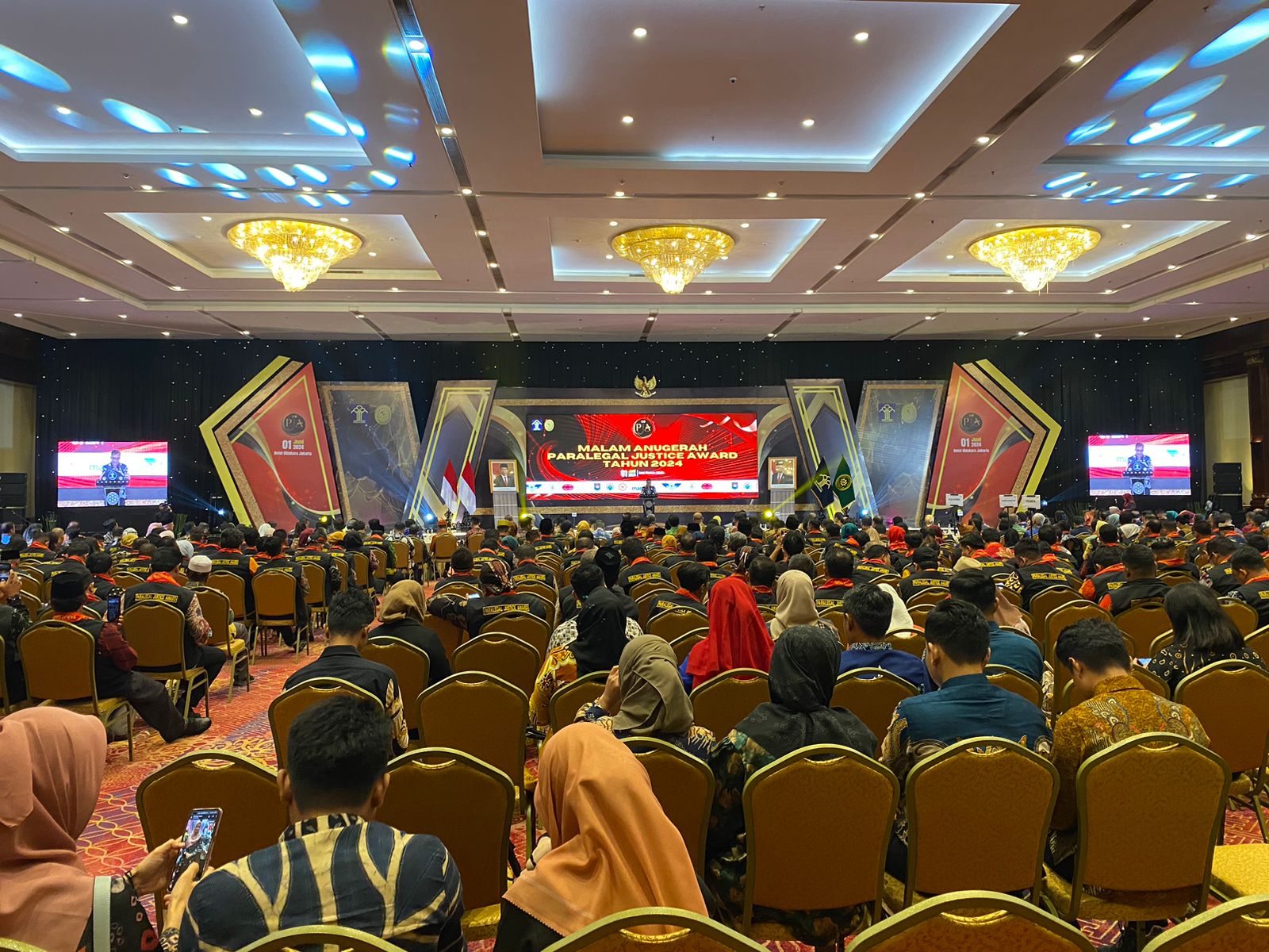 6794F4E3 EF13 4445 AAC6 B53C686DF5DE