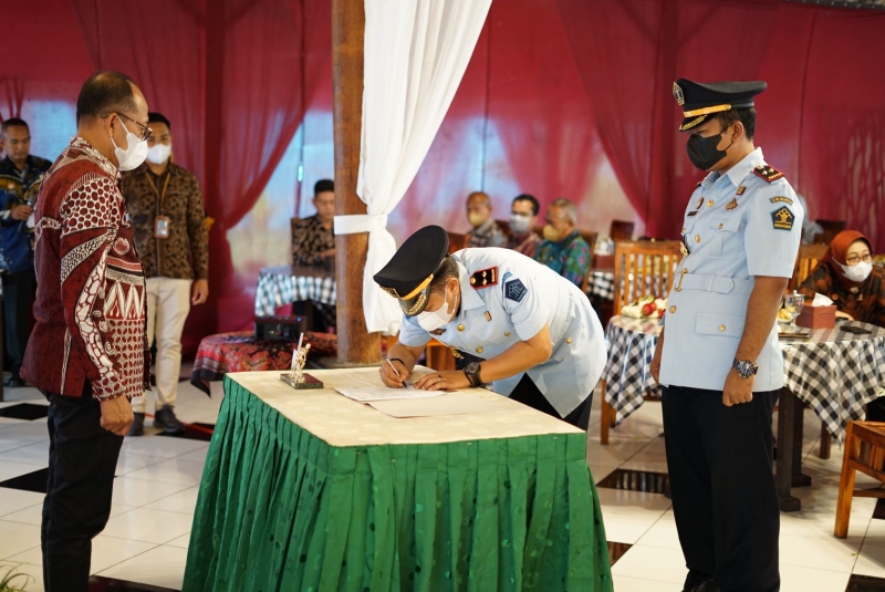 sertijab wates 1612 2