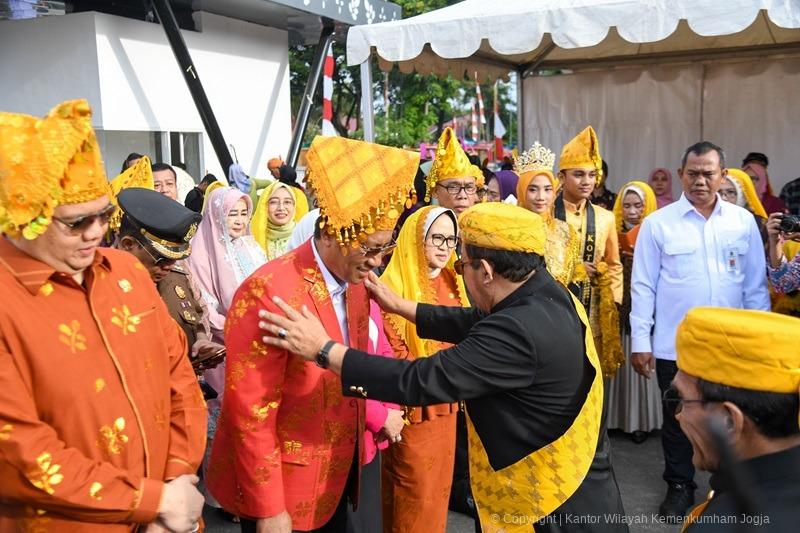 CB25B0BC EC6B 4638 A3DC 8864EC01ADBC