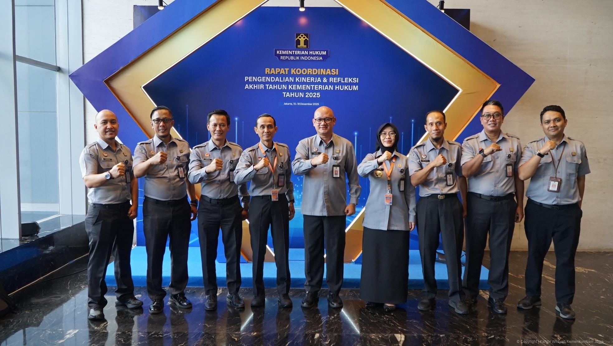 Hari Kedua Rakor Pengendalian Kinerja dan Refleksi Akhir Tahun 2025, Kanwil Kemenkum DIY Ikuti Arahan Pimpinan serta Evaluasi Kinerja Kantor Wilayah