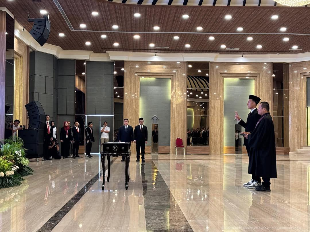 Menteri Hukum RI Supratman Andi Agtas menganbil sumpah kewarganegaraan milianojonathans Jonath 2