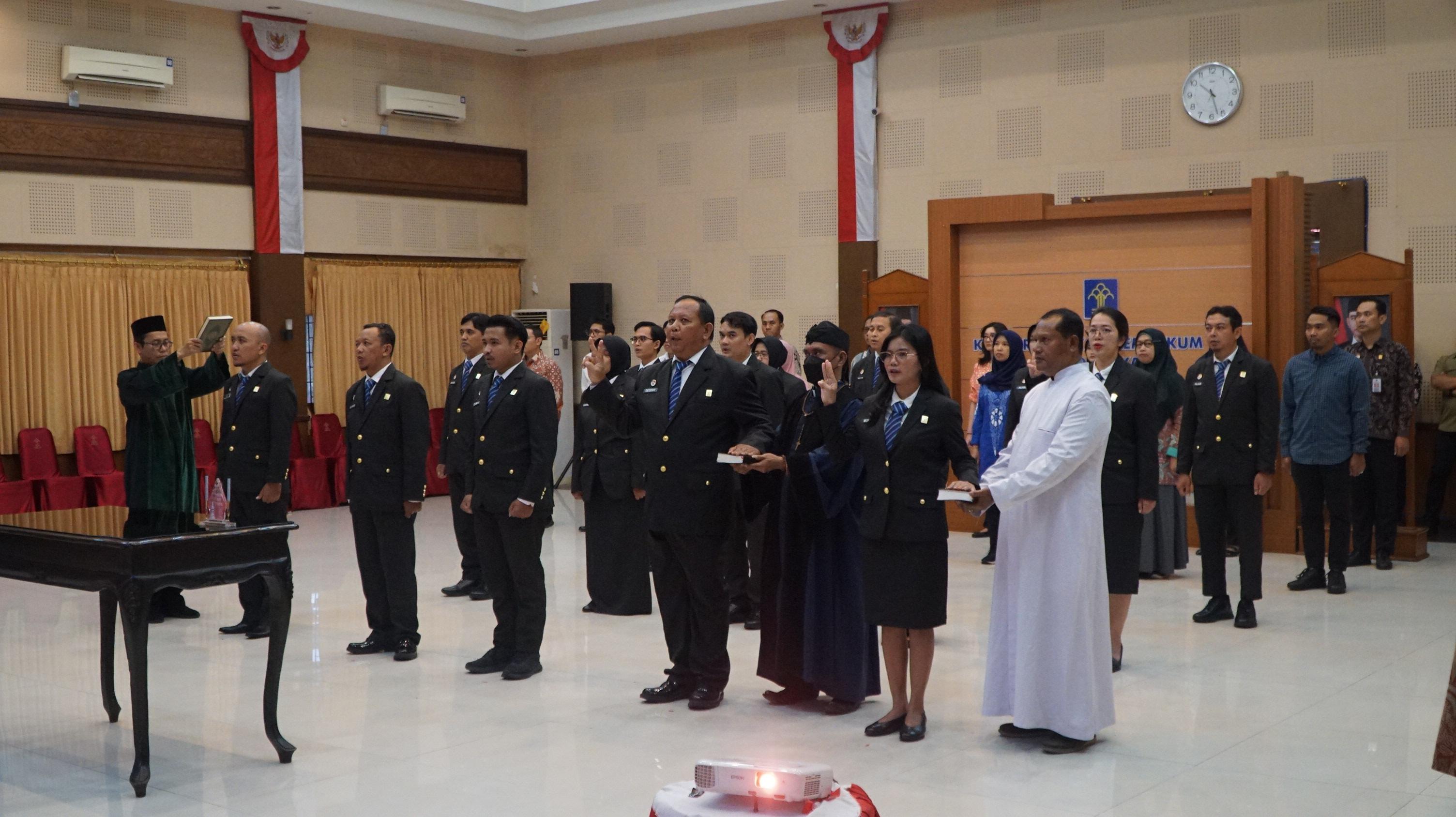 Lantik Pejabat Fungsional, Kakanwil Kemenkum DIY Ingatkan Integritas Kinerja